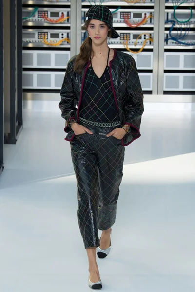 Look 28
